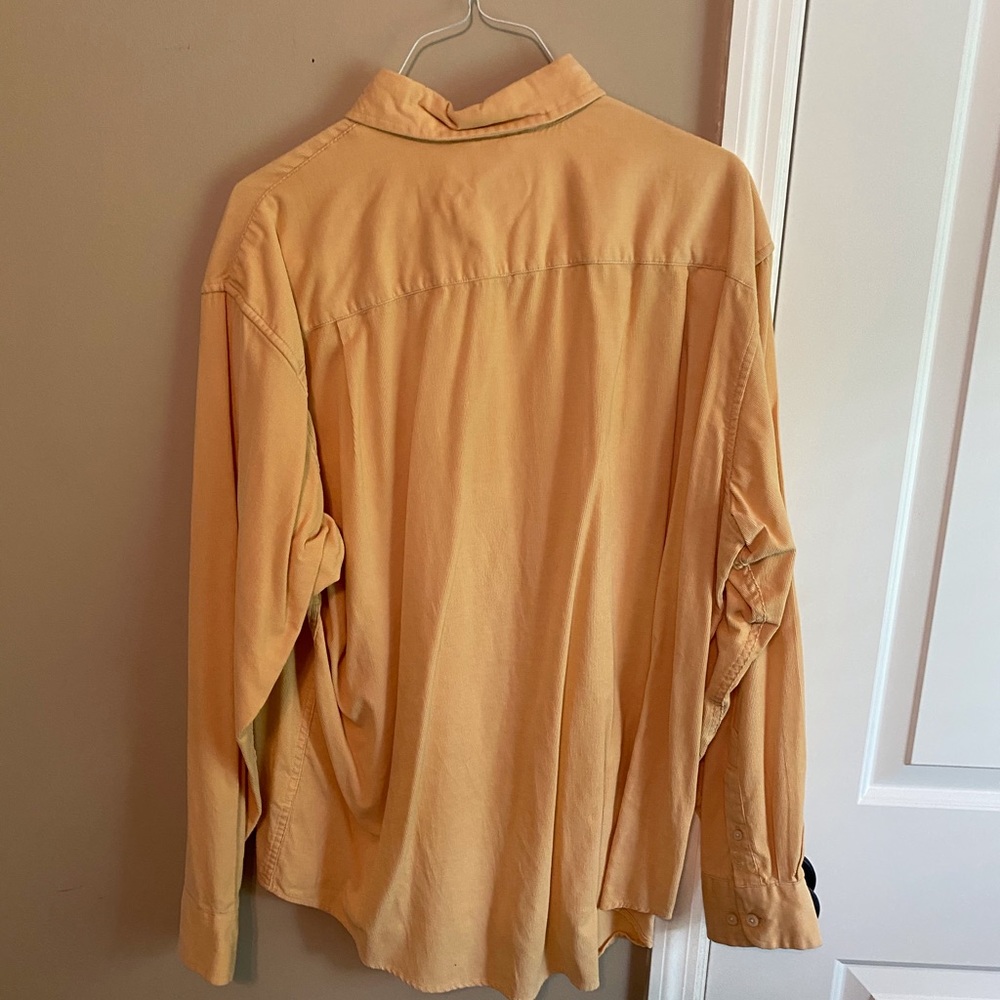 Button down - Picture 3 of 3